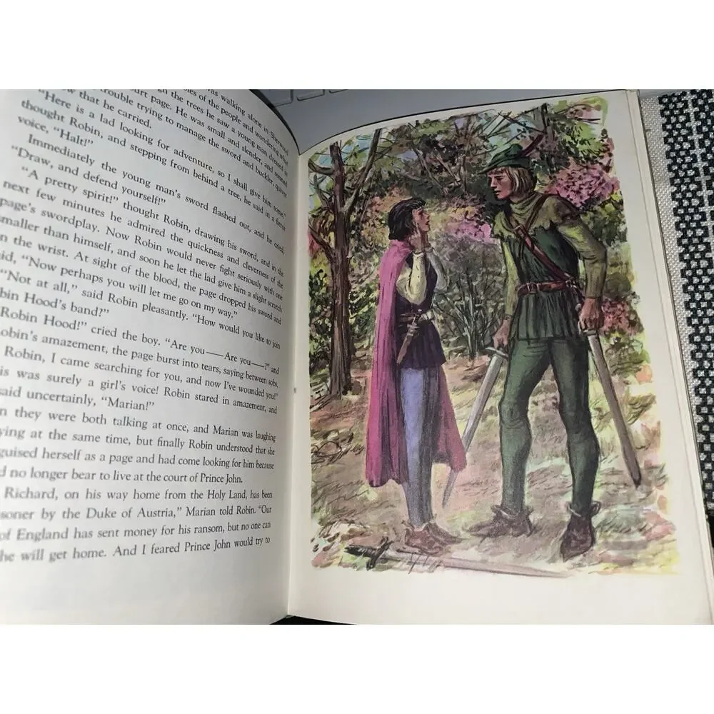 Vintage Dandelion Library Book 2 in 1 Pinocchio & Adventures of Robin Hood 1946